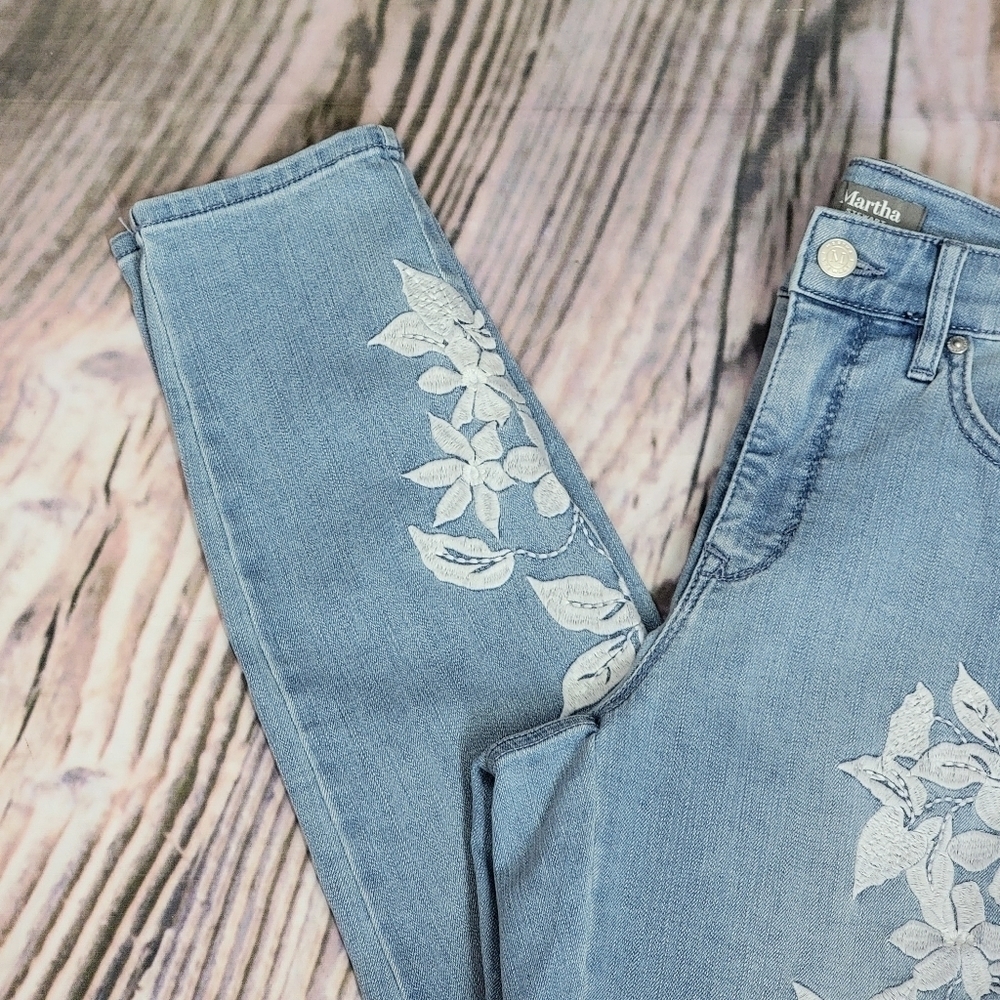 𝅺Martha Stewart Embroidered 5-Pocket Ankle Jeans - Picture 9 of 14